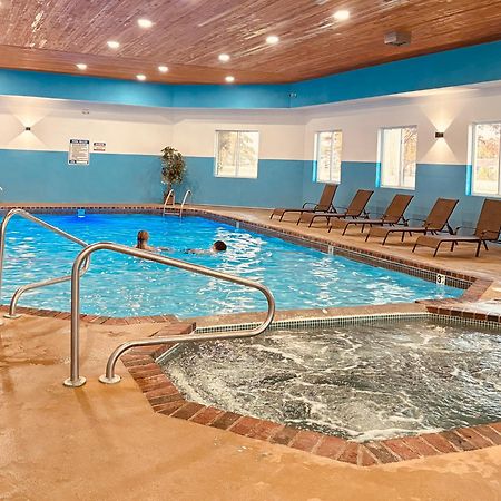 Super 8 By Wyndham Escanaba Exterior photo