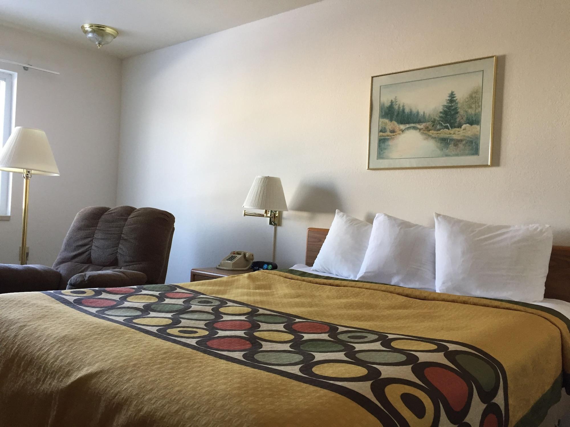 Super 8 By Wyndham Escanaba Exterior photo