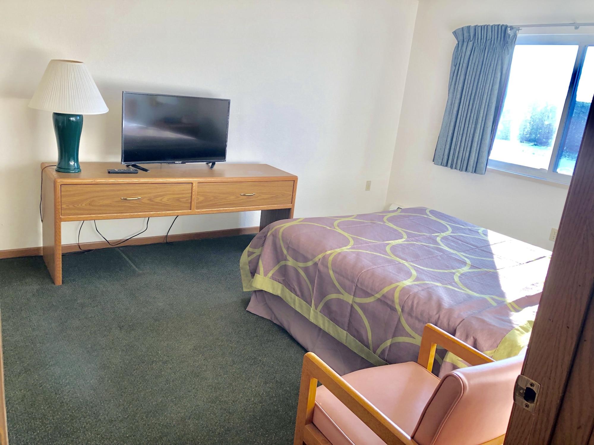 Super 8 By Wyndham Escanaba Exterior photo