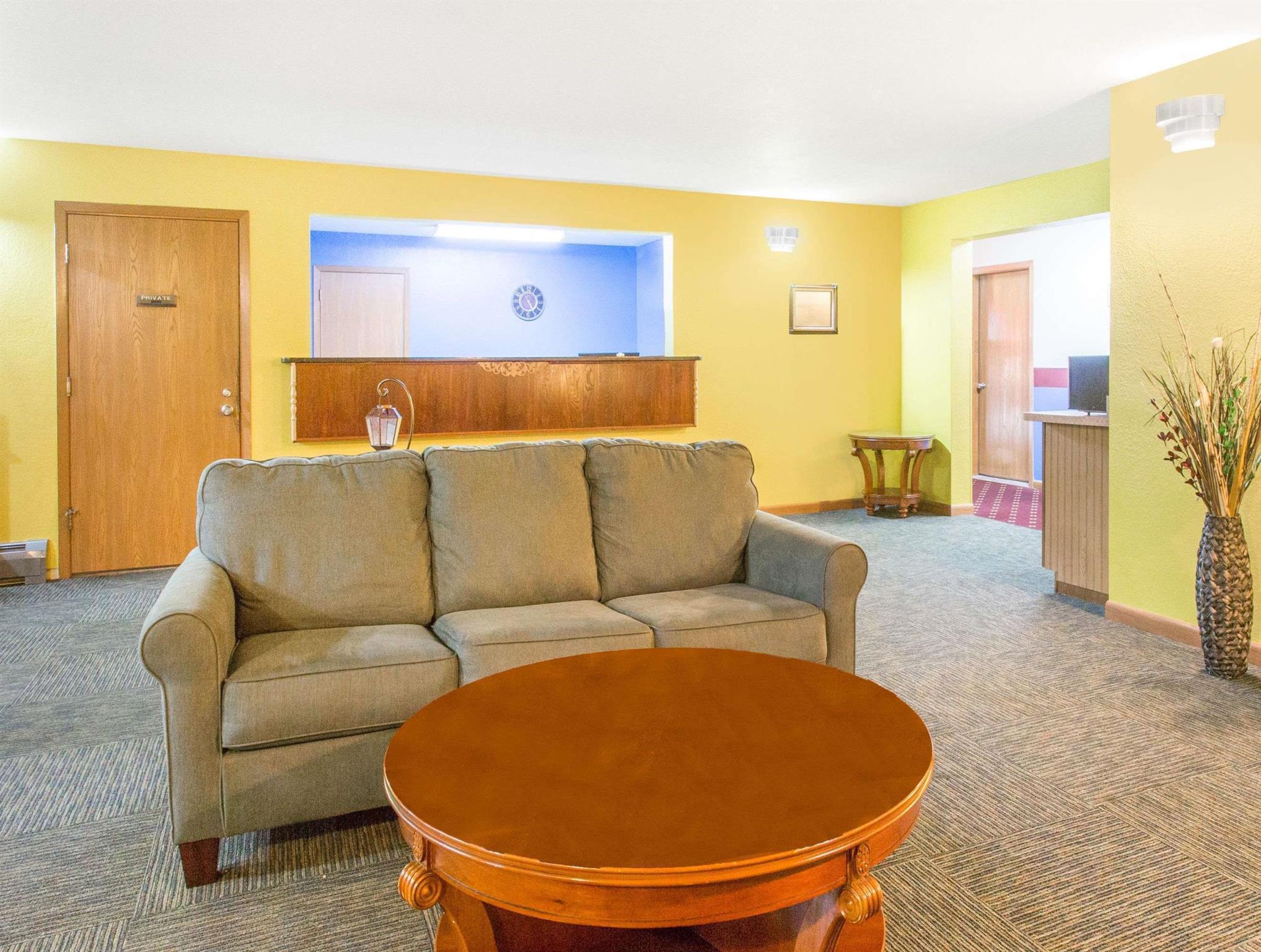 Super 8 By Wyndham Escanaba Exterior photo