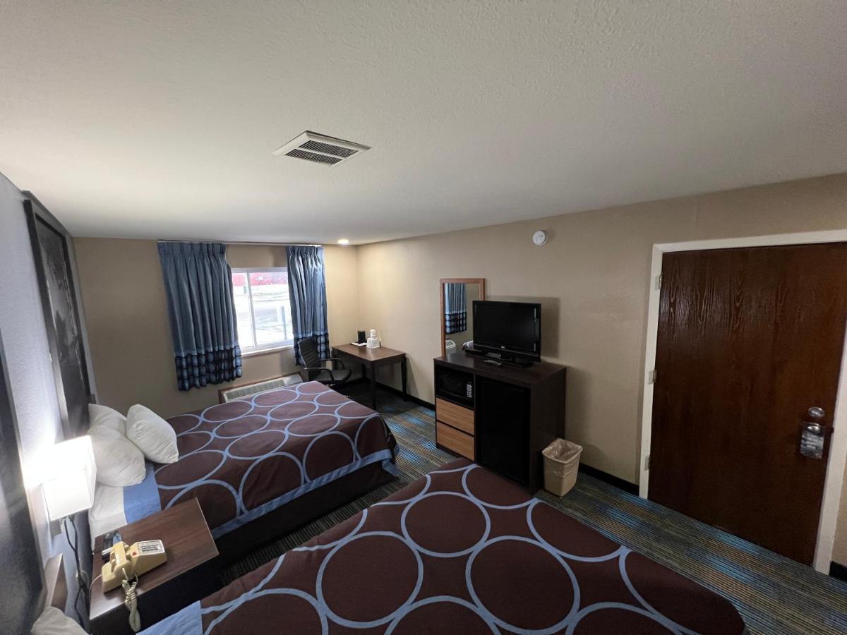 Super 8 By Wyndham Escanaba Exterior photo